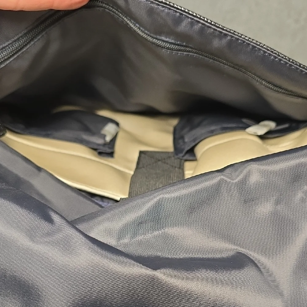 Malcolm Fontier The Entertainer Black Messenger Bag - Picture 6 of 11